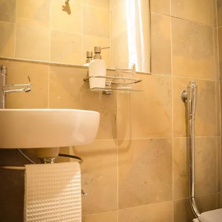 Bed & Breakfast Domvs Gaia Ghouse